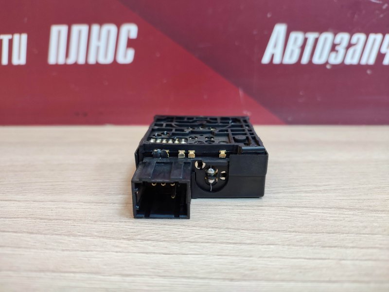 Кнопка корректора фар