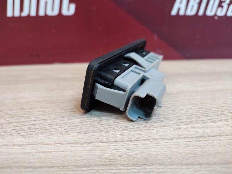 Кнопка открывания багажника