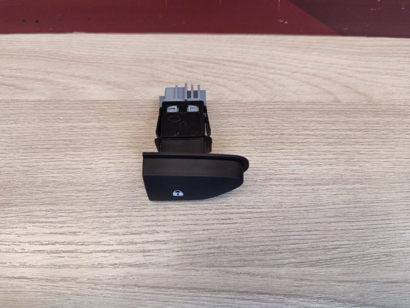 Кнопка центрального замка