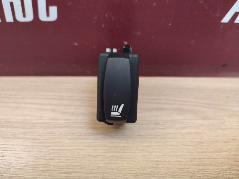 Кнопка обогрева сидений