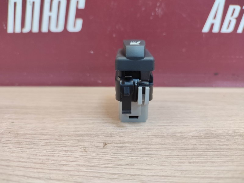 Кнопка обогрева сидений