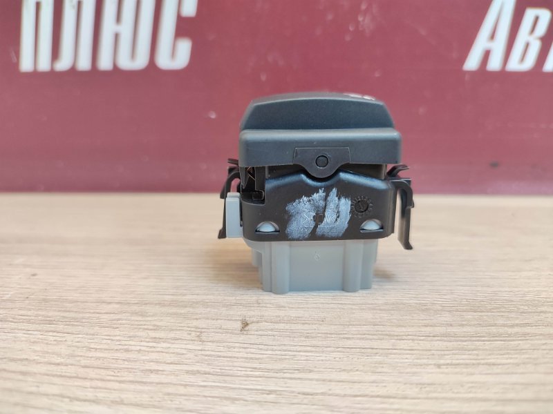 Кнопка обогрева сидений