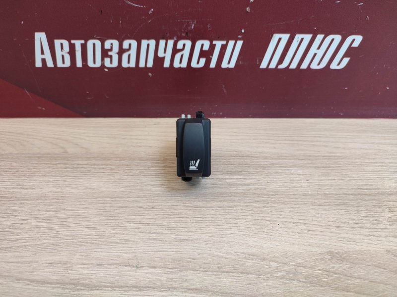 Кнопка обогрева сидений