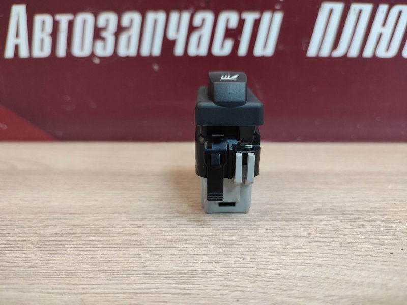 Кнопка обогрева сидений