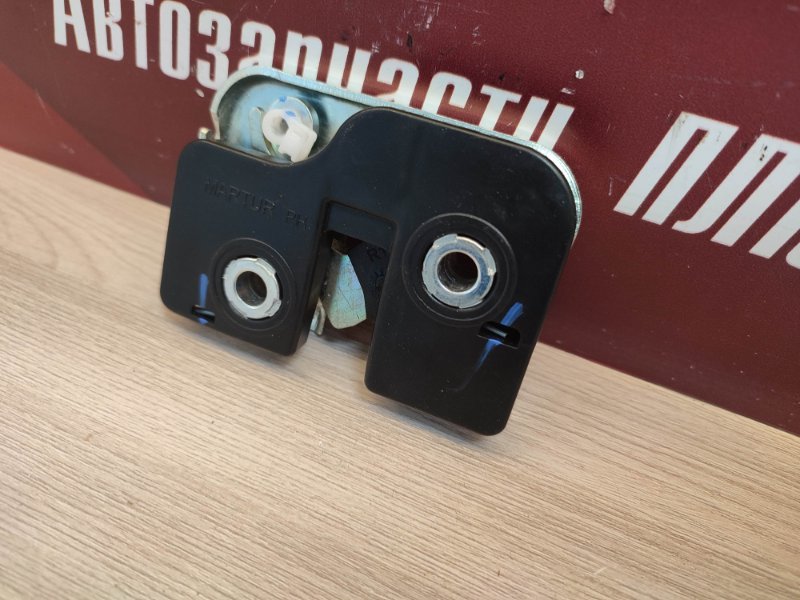 Замок спинки сиденья