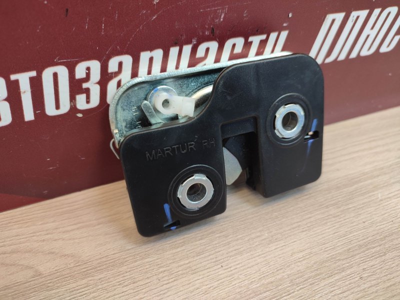 Замок спинки сиденья