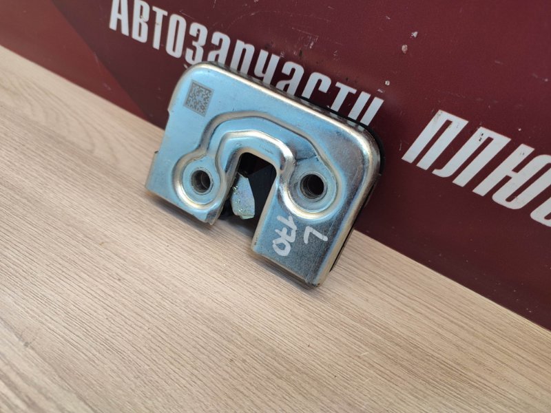 Замок спинки сиденья