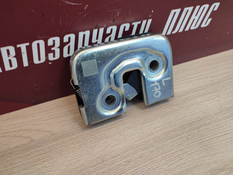 Замок спинки сиденья