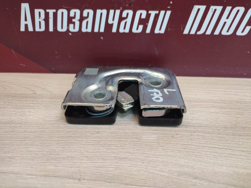 Замок спинки сиденья