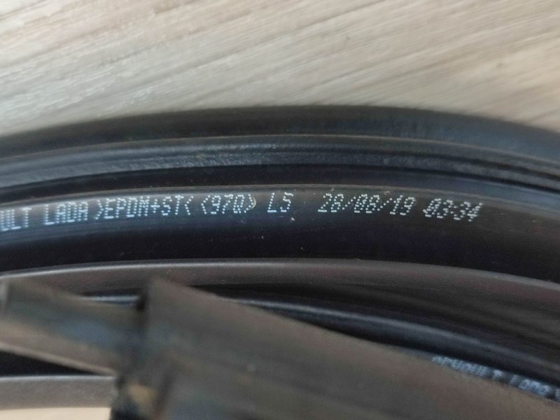 Уплотнитель проема      двери