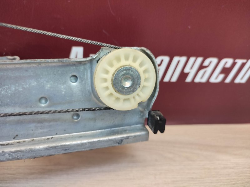 Стеклоподъемник    двери