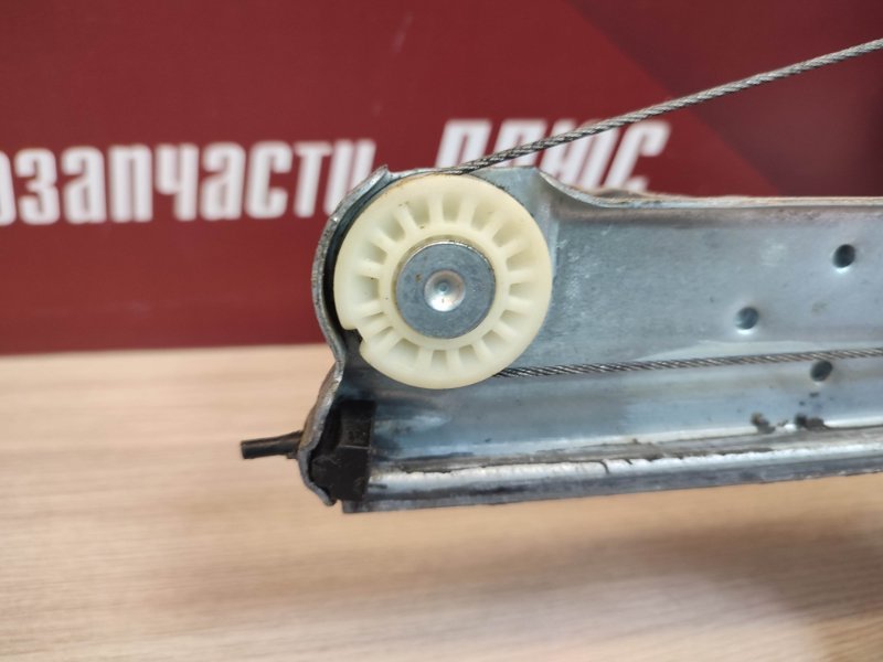 Стеклоподъемник    двери