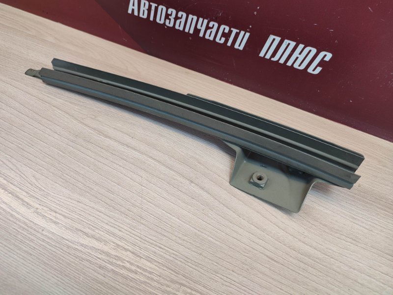 Направляющая стекла     двери