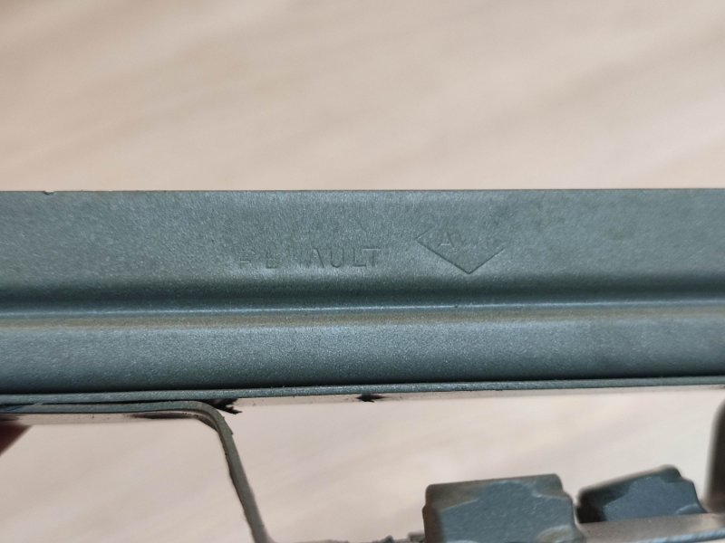 Направляющая стекла     двери