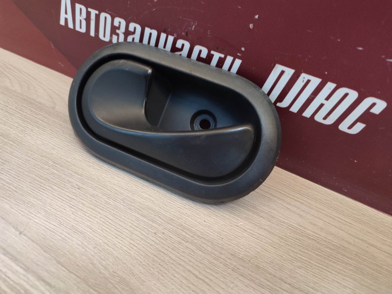 Внутренняя  ручка двери