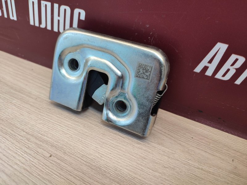 Замок спинки сиденья