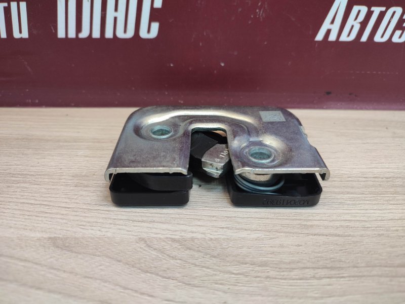 Замок спинки сиденья