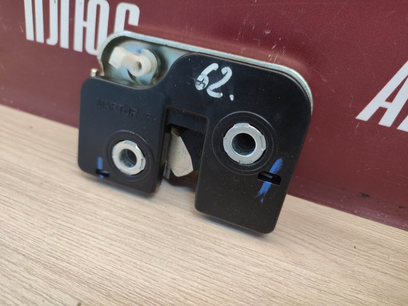 Замок спинки сиденья