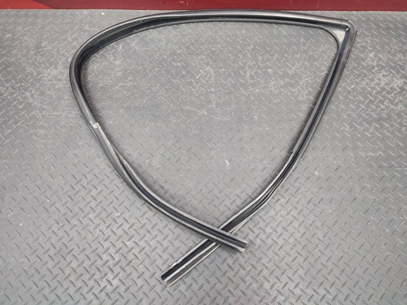 Уплотнитель стекла двери