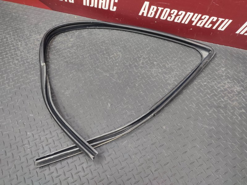 Уплотнитель стекла двери