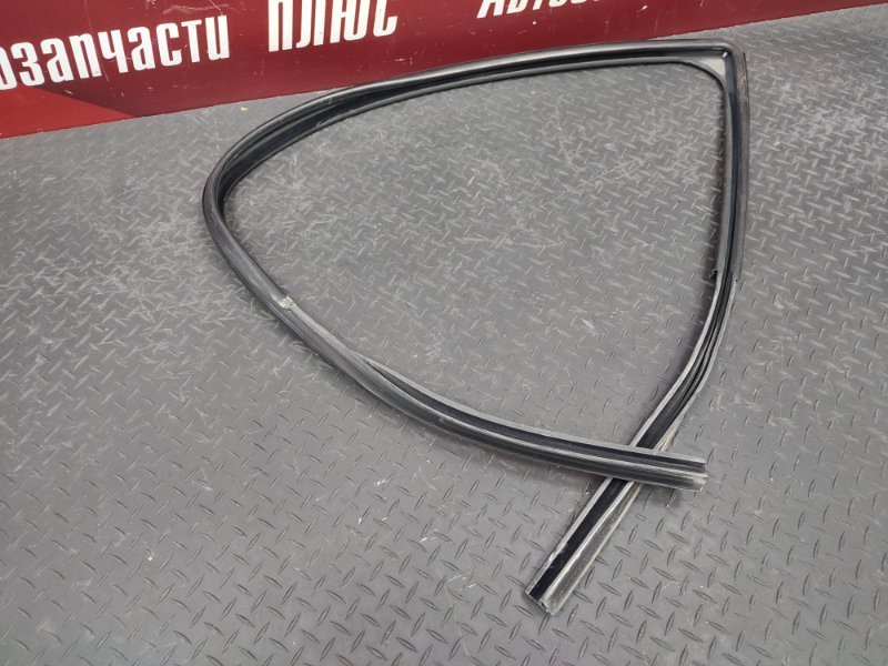 Уплотнитель стекла двери