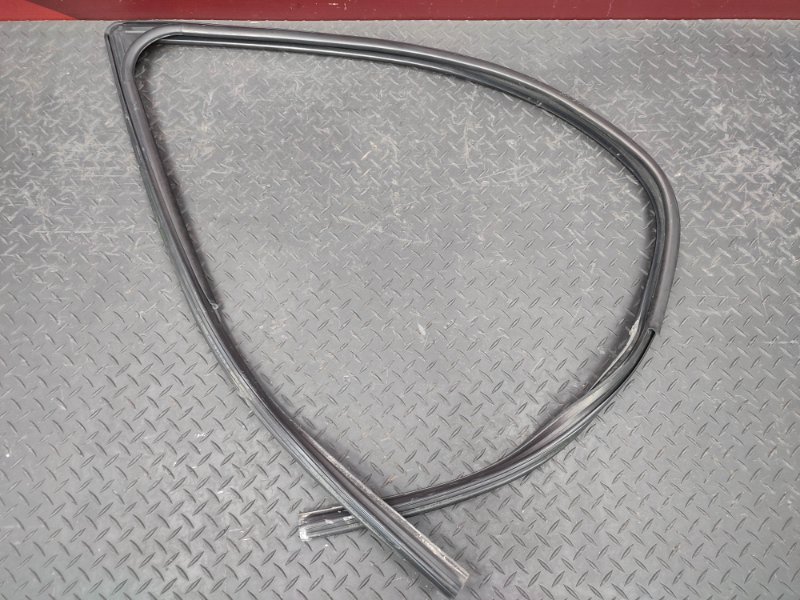 Уплотнитель стекла двери