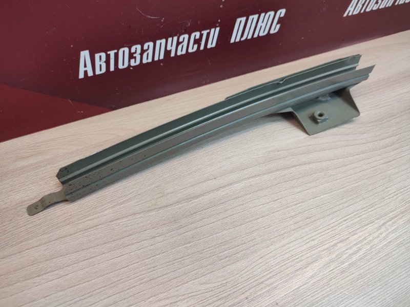 Направляющая стекла двери