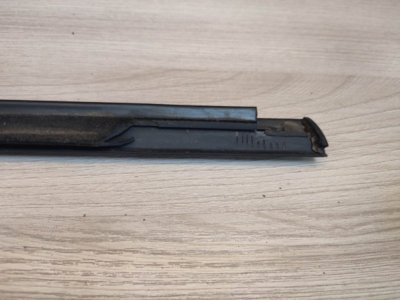 Уплотнитель стекла двери внешний