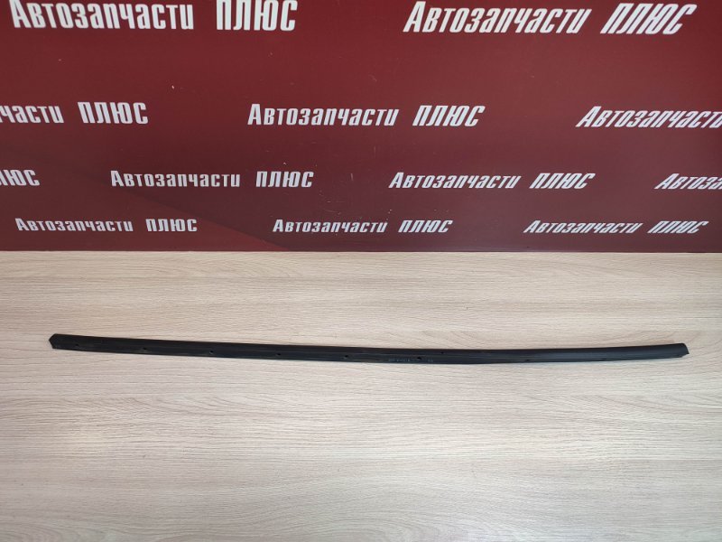 Уплотнительная резинка боковой двери