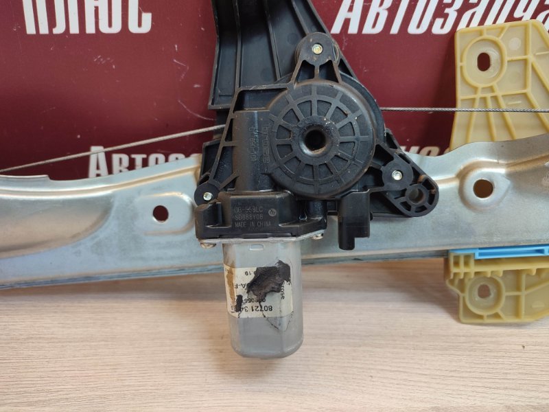 Стеклоподъемник    двери