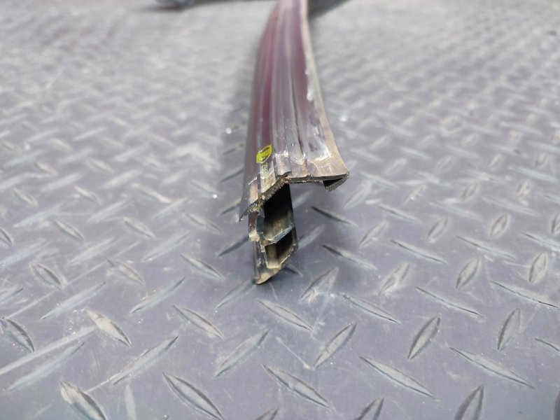 Уплотнитель рамки двери