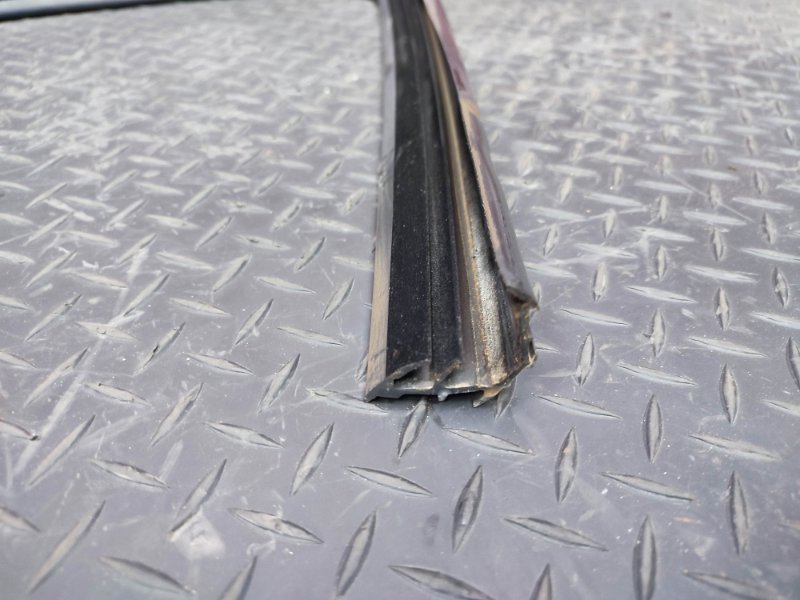 Уплотнитель рамки двери