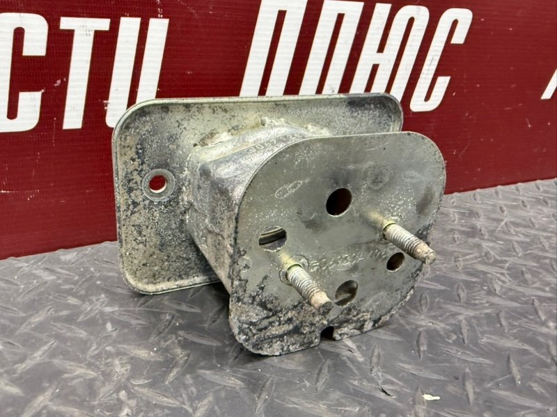 Кронштейн усилителя бампера