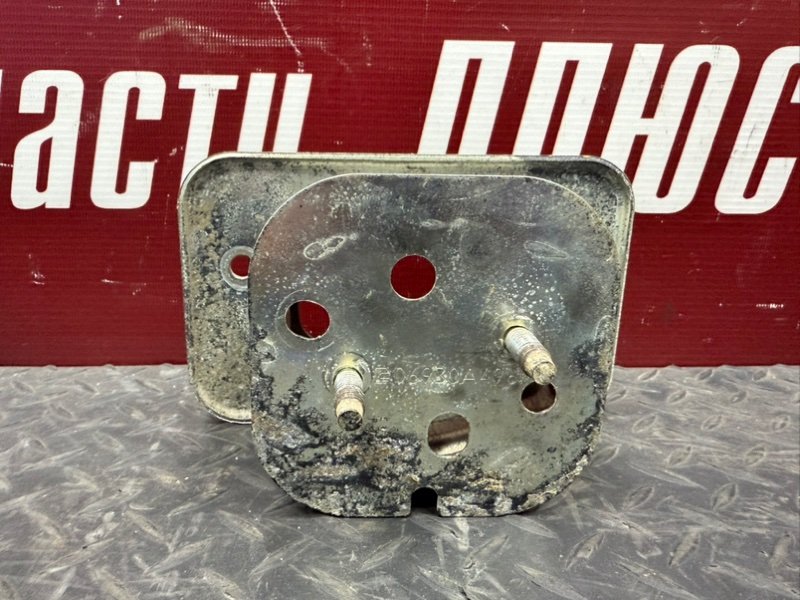 Кронштейн усилителя бампера