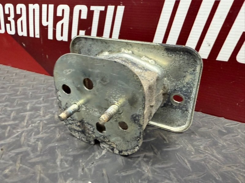 Кронштейн усилителя бампера