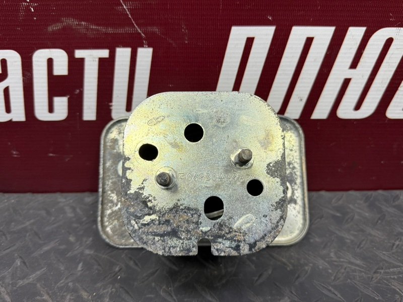 Кронштейн усилителя бампера