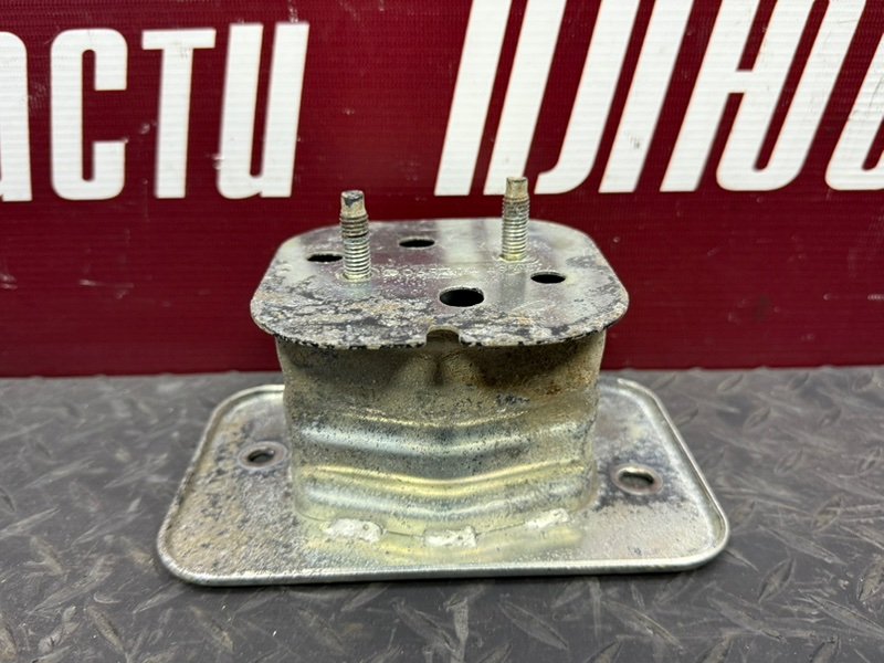 Кронштейн усилителя бампера