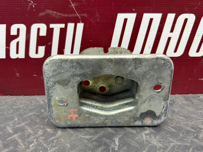 Кронштейн усилителя бампера