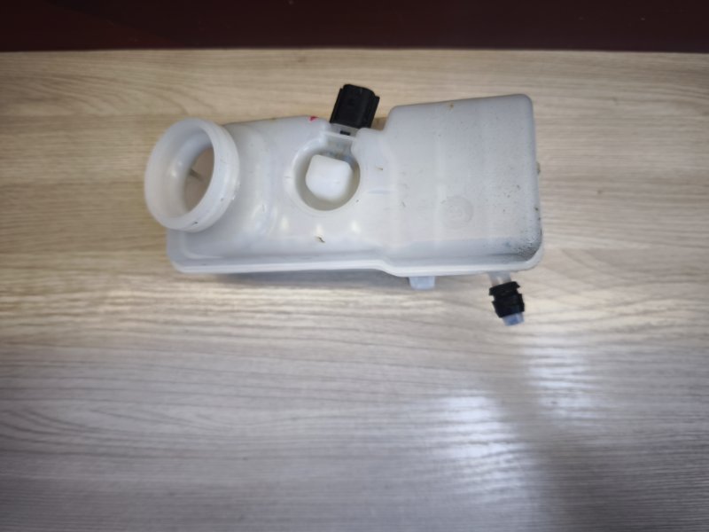 Бачок главного тормозного цилиндра