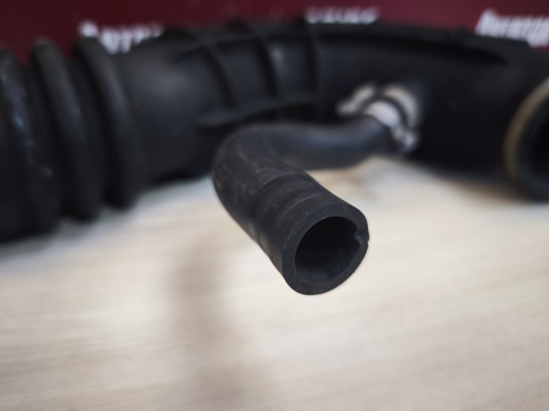 Патрубок воздушного фильтра