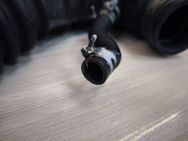 Патрубок воздушного фильтра