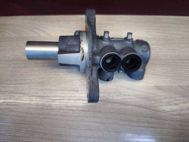 Главный тормозной цилиндр