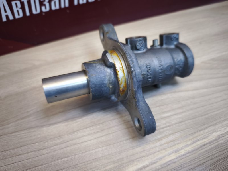 Главный тормозной цилиндр