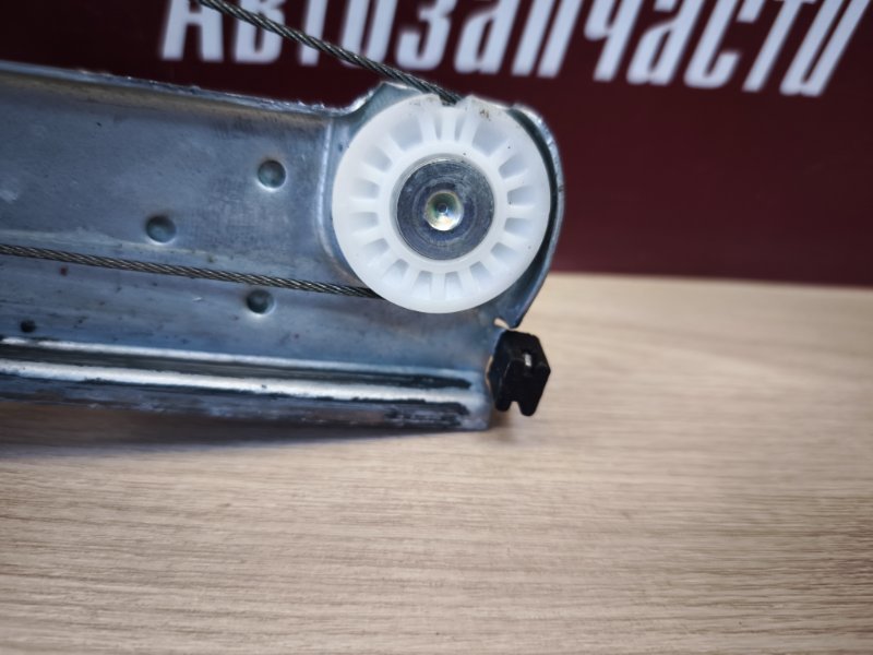 Стеклоподъемник    двери