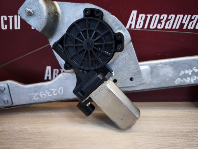 Стеклоподъемник    двери