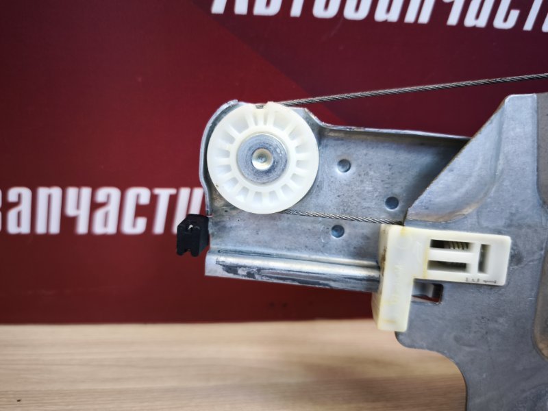 Стеклоподъемник    двери