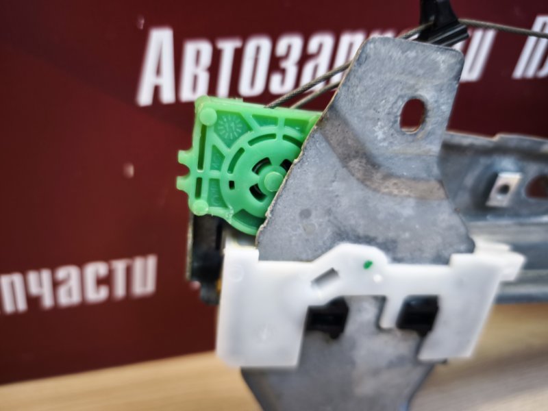 Стеклоподъемник    двери