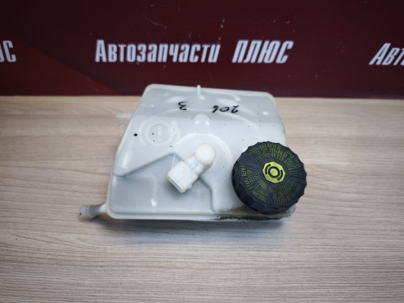 Бачок главного тормозного цилиндра