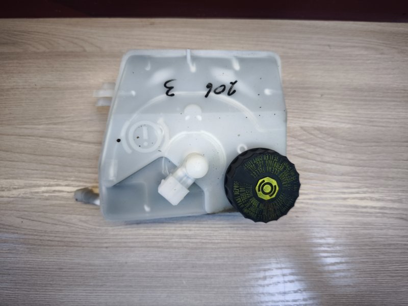 Бачок главного тормозного цилиндра