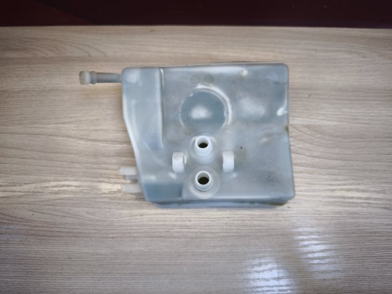 Бачок главного тормозного цилиндра